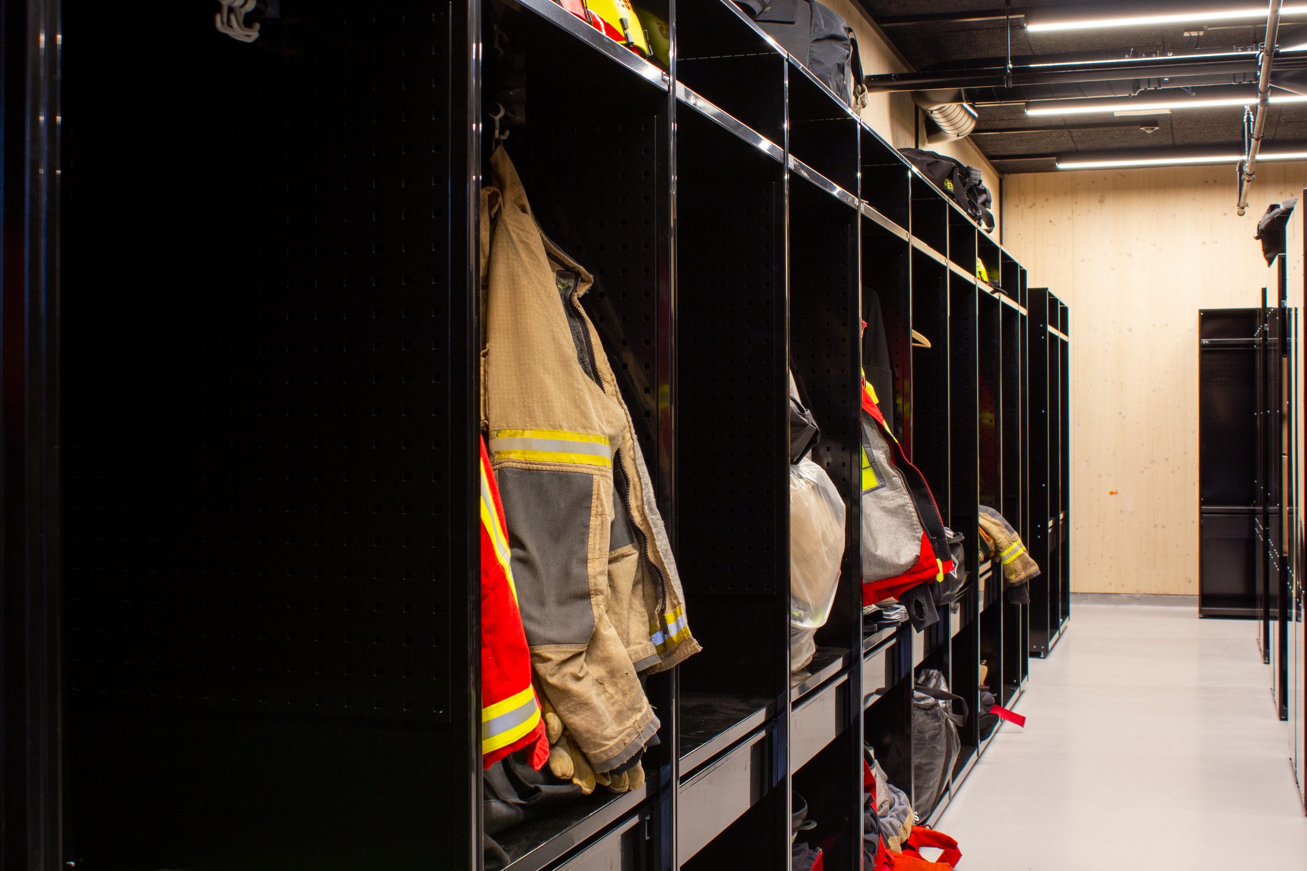 Eskoleia Utrykningsgarderober i Sentrum Brannstasjon. Foto: Stefan Wold