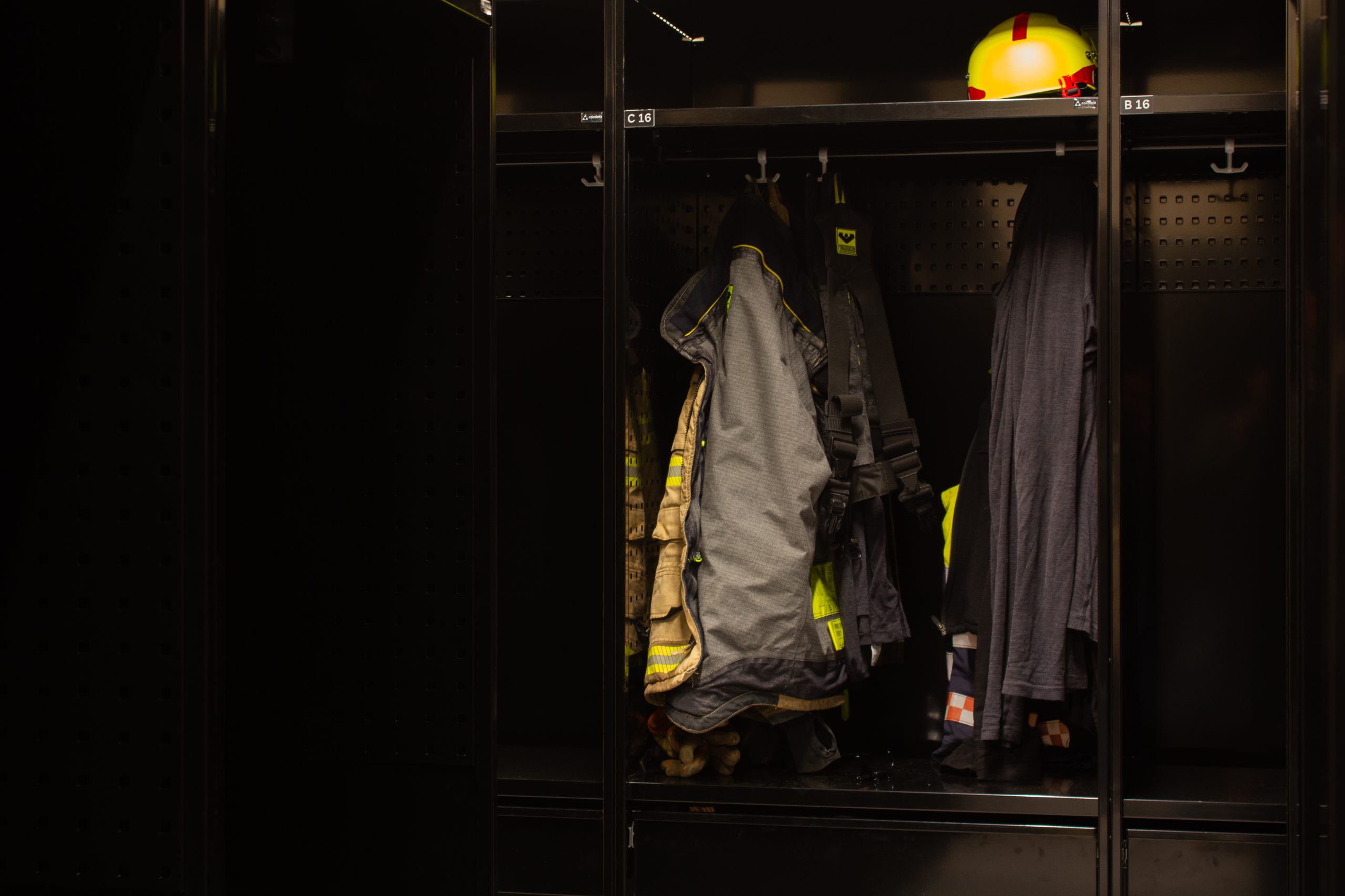 Eskoleia Utrykningsgarderober i Sentrum Brannstasjon. Foto: Stefan Wold